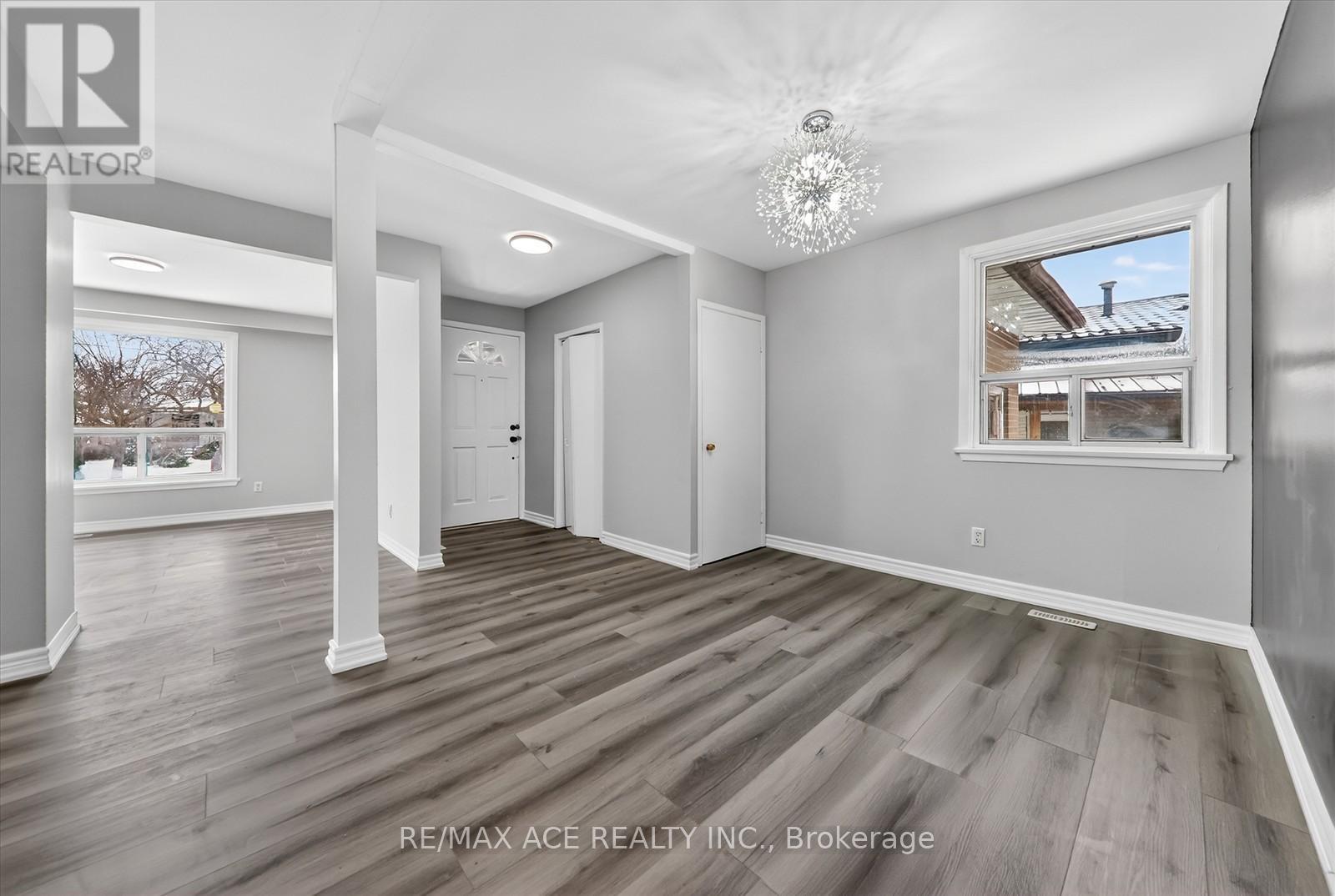 5 Forge Drive, Toronto, Ontario  M3N 2R2 - Photo 8 - W12659068