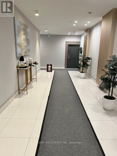 410 - 65 Watergarden Drive E, Mississauga, Ontario  L5R 0G8 - Photo 7 - W12659082