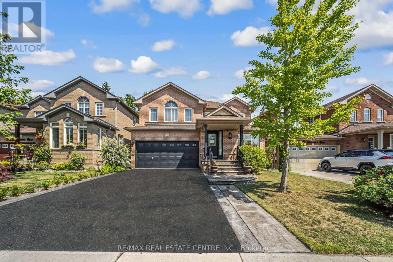19 HOLLOWGROVE BOULEVARD, Brampton, Ontario