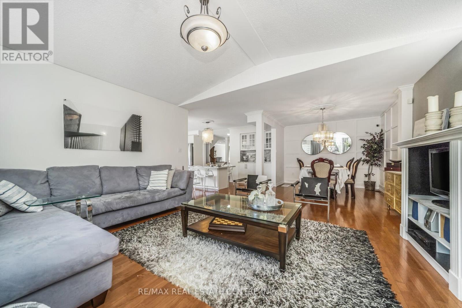 19 Hollowgrove Boulevard, Brampton, Ontario  L6P 1B1 - Photo 18 - W12659090