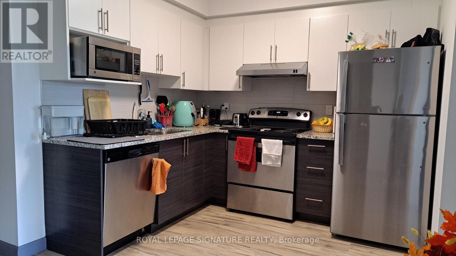 282 - 258b Sunview Street, Waterloo, Ontario  N2L 0H7 - Photo 2 - X12659054