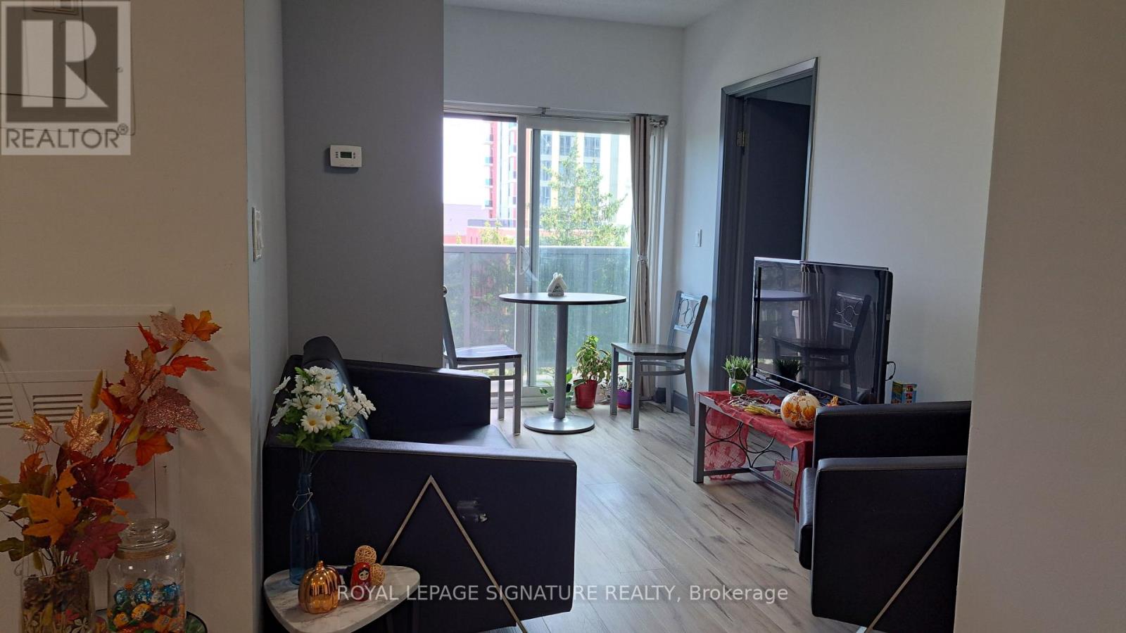 282 - 258b Sunview Street, Waterloo, Ontario  N2L 0H7 - Photo 3 - X12659054