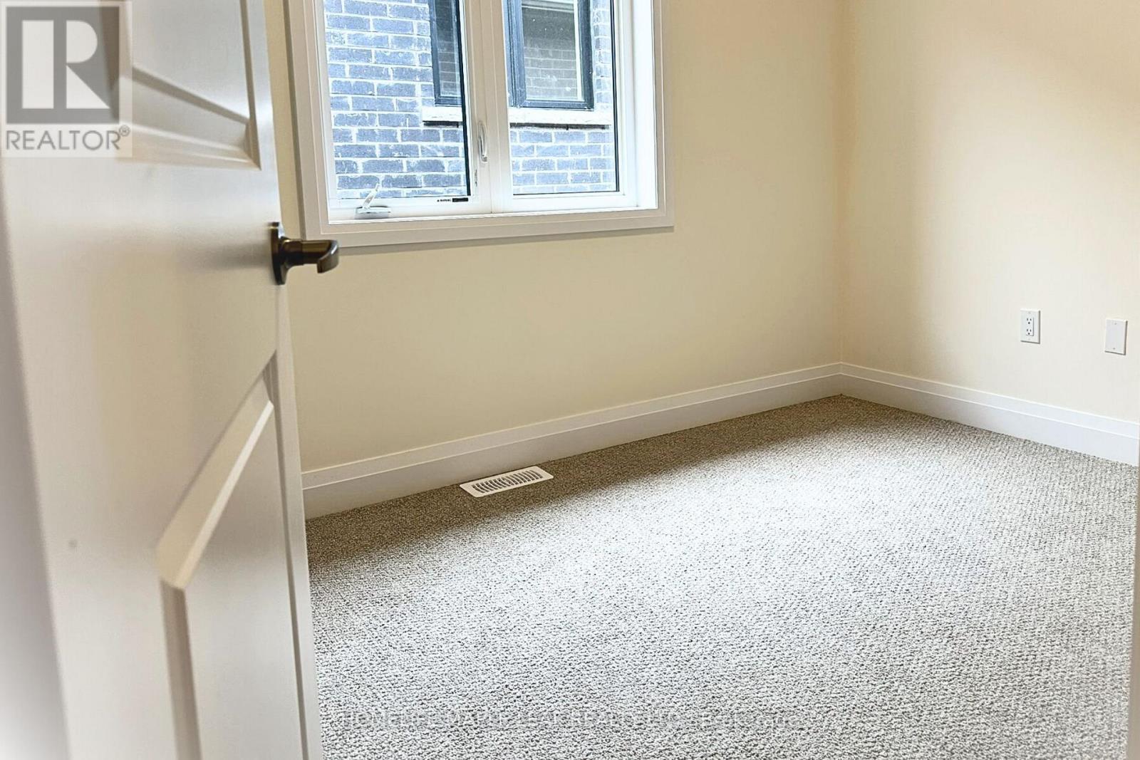 54 Bearberry Road, Springwater, Ontario  L9X 2E1 - Photo 12 - S12659106