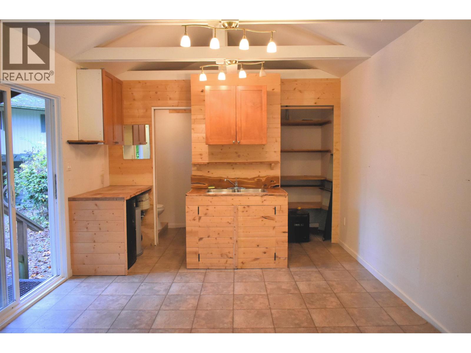 2240 Oldershaw Road, Roberts Creek, British Columbia  V0N 2W5 - Photo 37 - R3075378