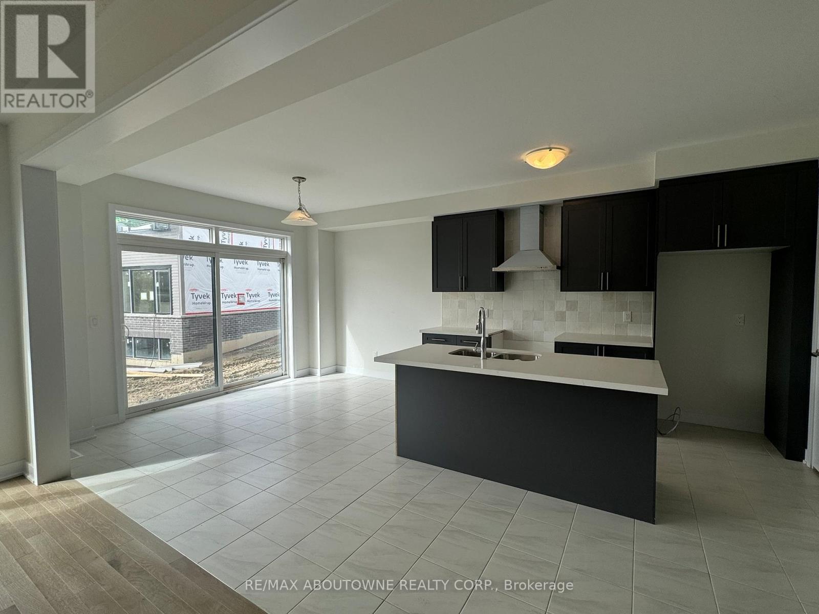 1043 Thompson Drive, Oshawa, Ontario  L1L 0V6 - Photo 14 - E12659136