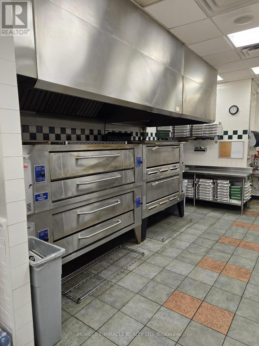 #d2 - 2335 Trafalgar Road, Oakville, Ontario  L6H 6N9 - Photo 3 - W12659110