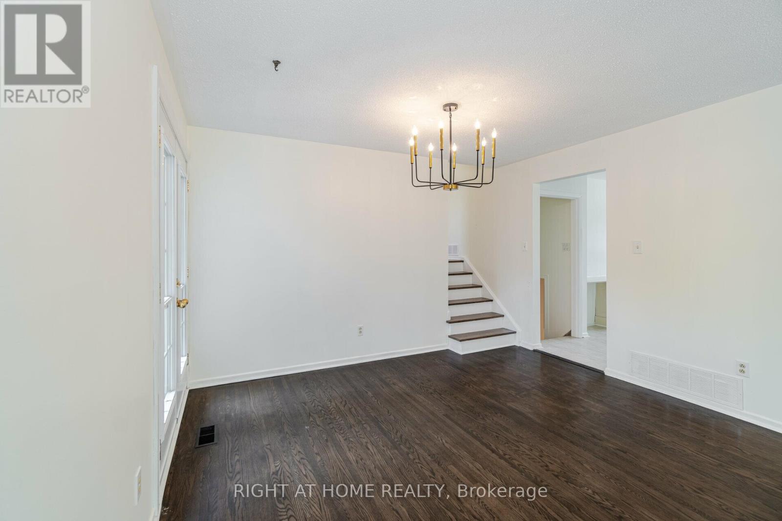 1093 Parthia Crescent, Mississauga, Ontario  L4Y 2L3 - Photo 13 - W12659116