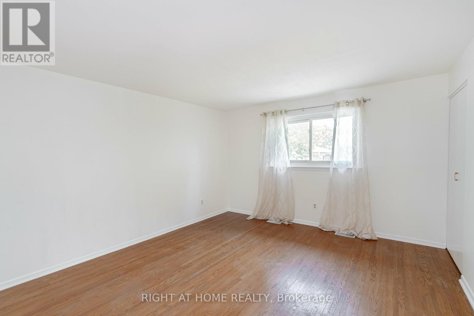 1093 Parthia Crescent, Mississauga, Ontario  L4Y 2L3 - Photo 21 - W12659116