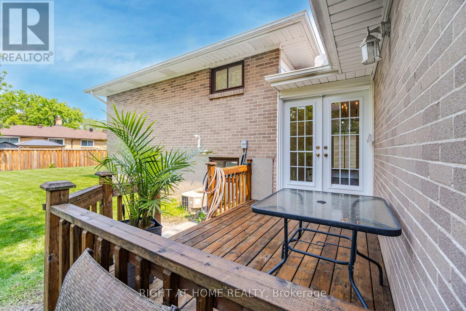 1093 Parthia Crescent, Mississauga, Ontario  L4Y 2L3 - Photo 34 - W12659116