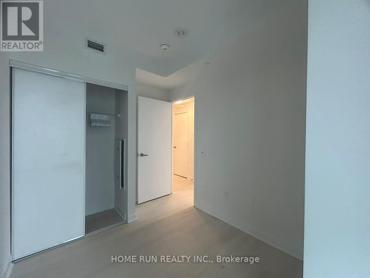 1903 - 3900 Confederation Parkway, Mississauga, Ontario  L5B 0M3 - Photo 8 - W12659162