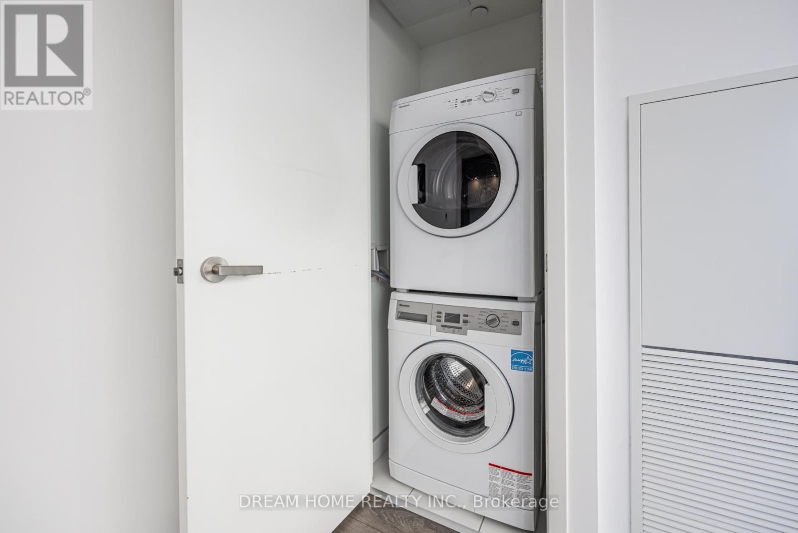 2204 - 15 Grenville Street, Toronto, Ontario  M4Y 1A1 - Photo 24 - C12659140