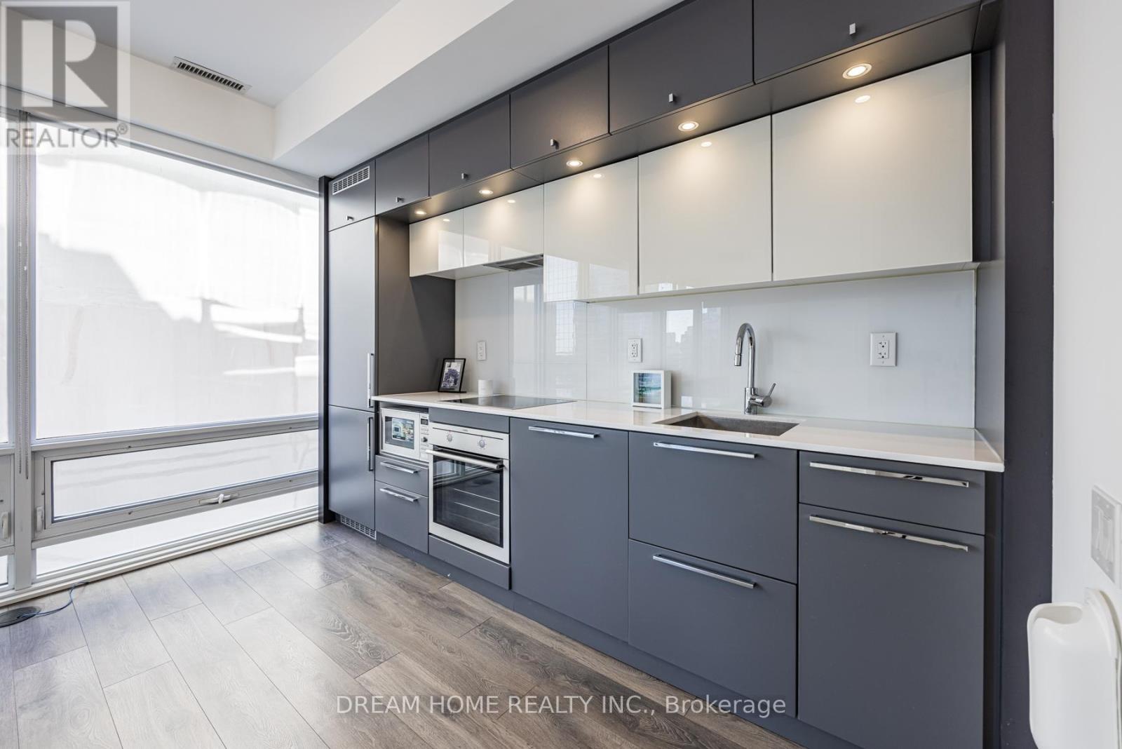 2204 - 15 Grenville Street, Toronto, Ontario  M4Y 1A1 - Photo 5 - C12659140