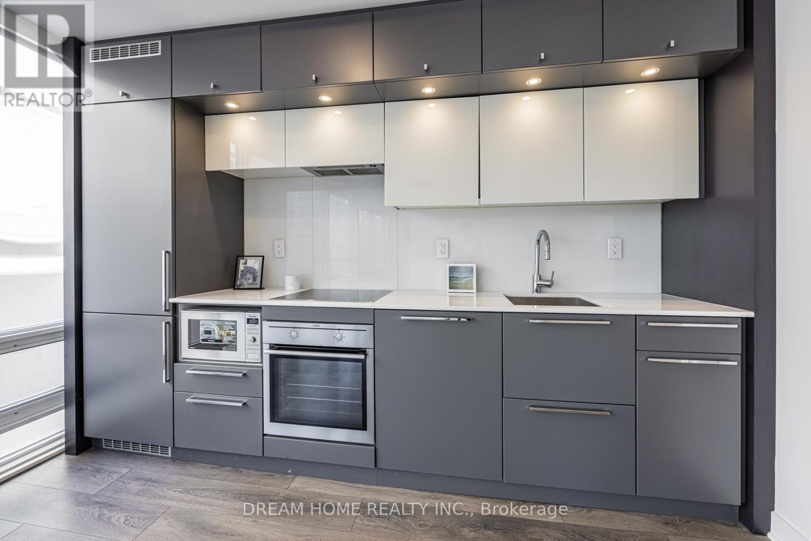 2204 - 15 Grenville Street, Toronto, Ontario  M4Y 1A1 - Photo 6 - C12659140