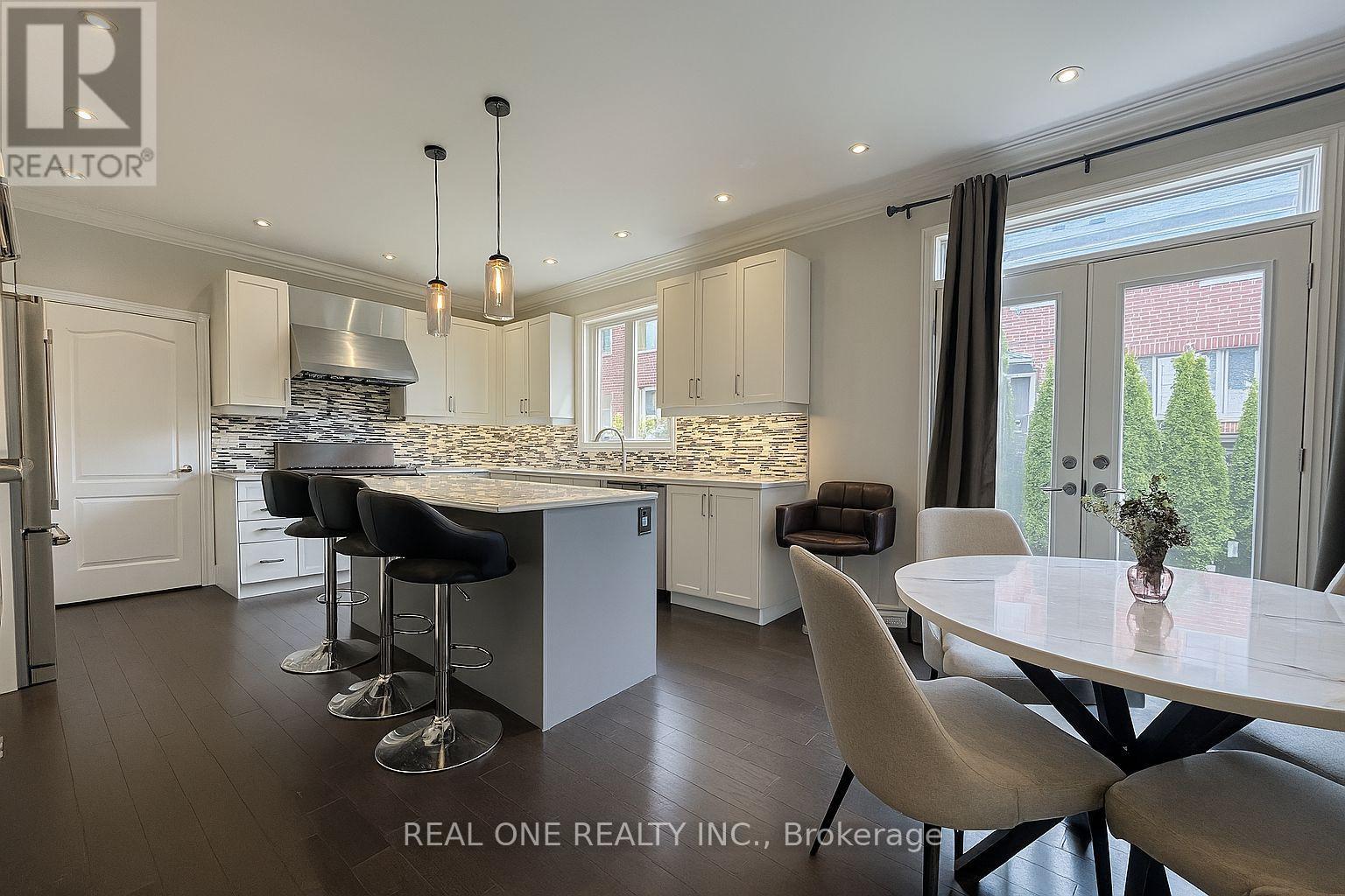 998 Wilbur Pipher Circle, Newmarket, Ontario  L3X 0G5 - Photo 3 - N12659144