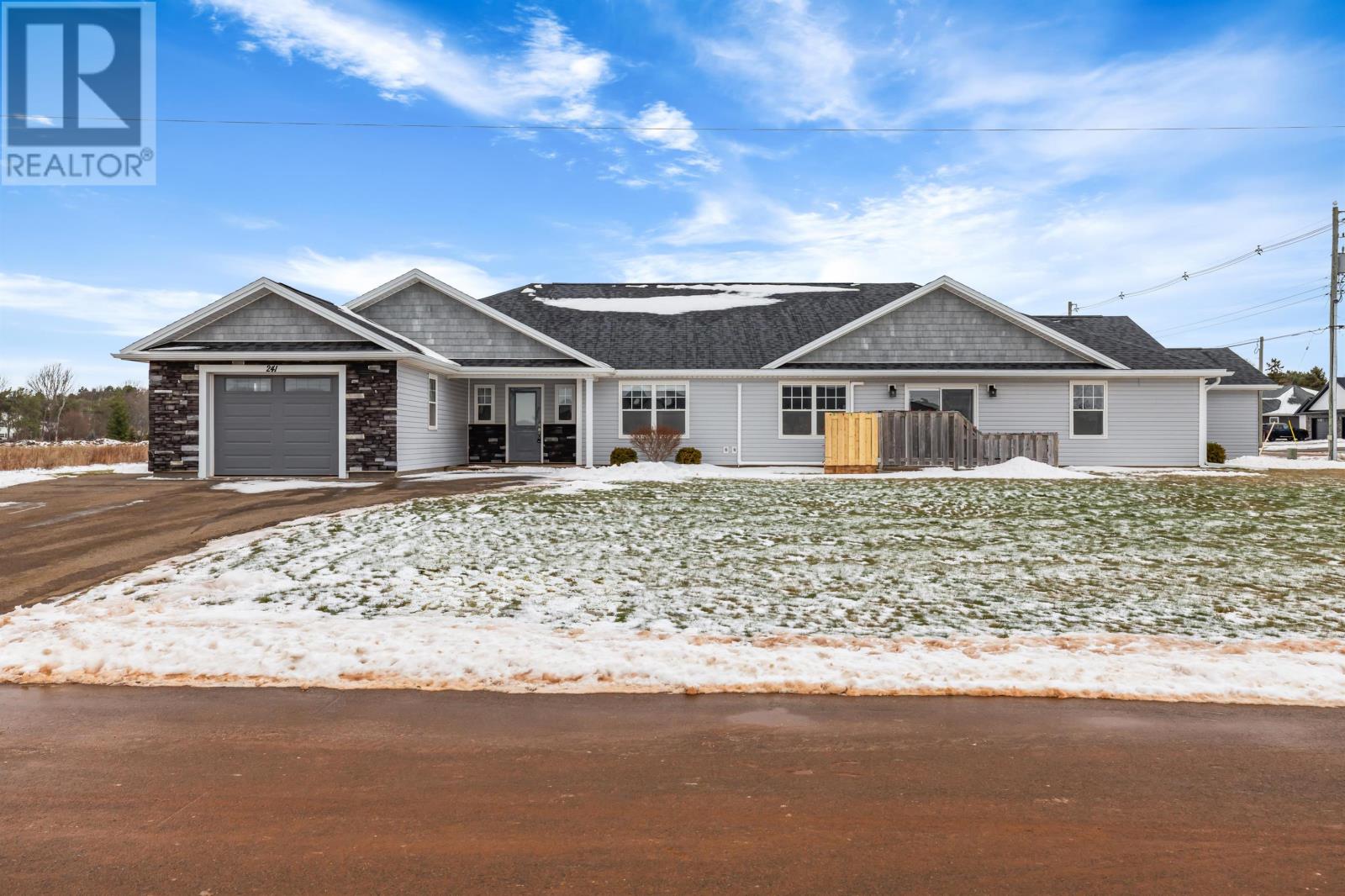 241 Darrach Avenue, Summerside, Prince Edward Island  C1N 0L1 - Photo 2 - 202528942