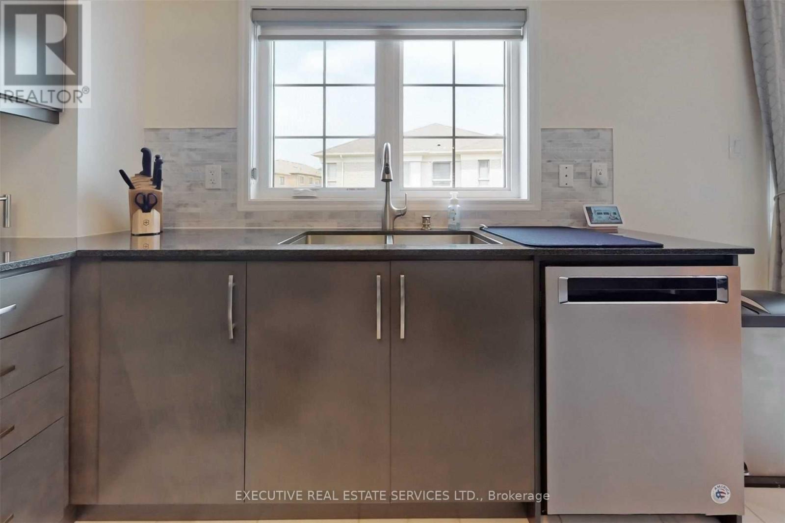 468 Remembrance Road, Brampton, Ontario  L7A 0H1 - Photo 12 - W12659148