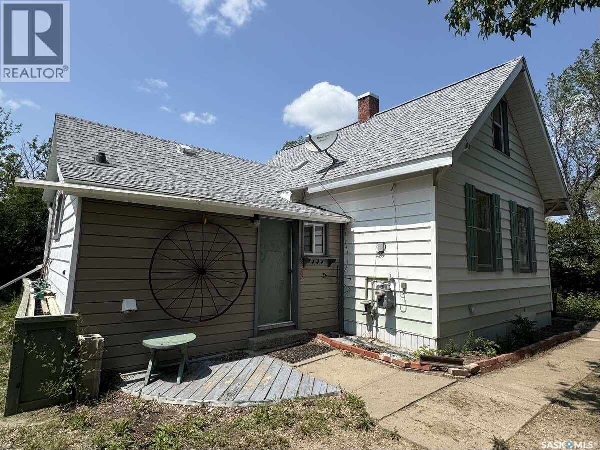 114 3rd AVENUE, Climax, Saskatchewan