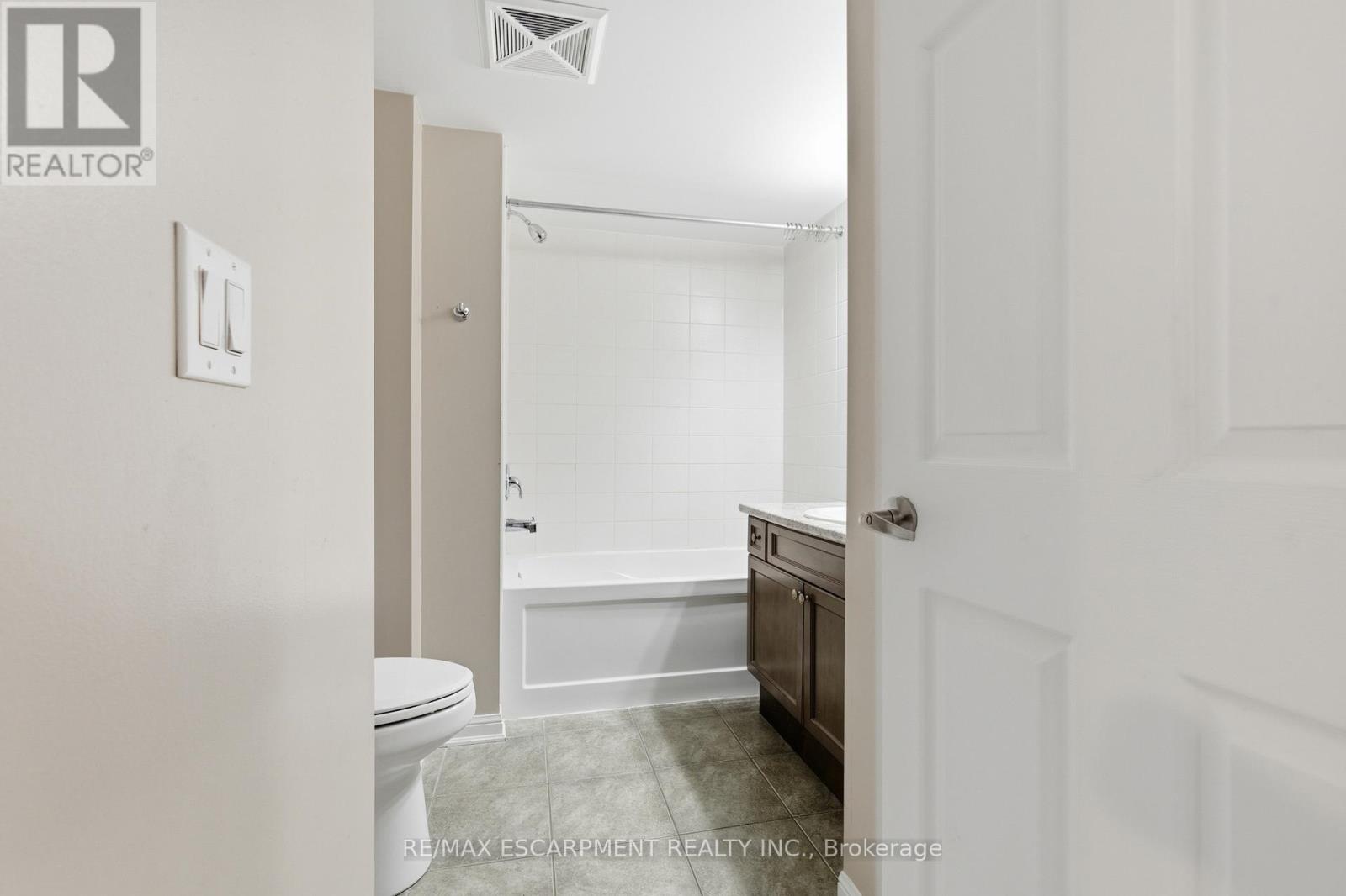 107 - 1045 Nadalin Heights, Milton, Ontario  L9T 8R5 - Photo 12 - W12653268