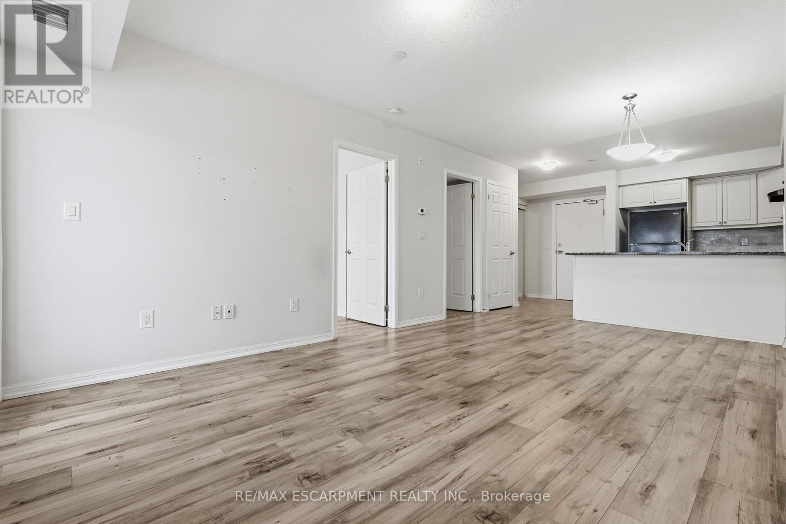 107 - 1045 Nadalin Heights, Milton, Ontario  L9T 8R5 - Photo 7 - W12653268