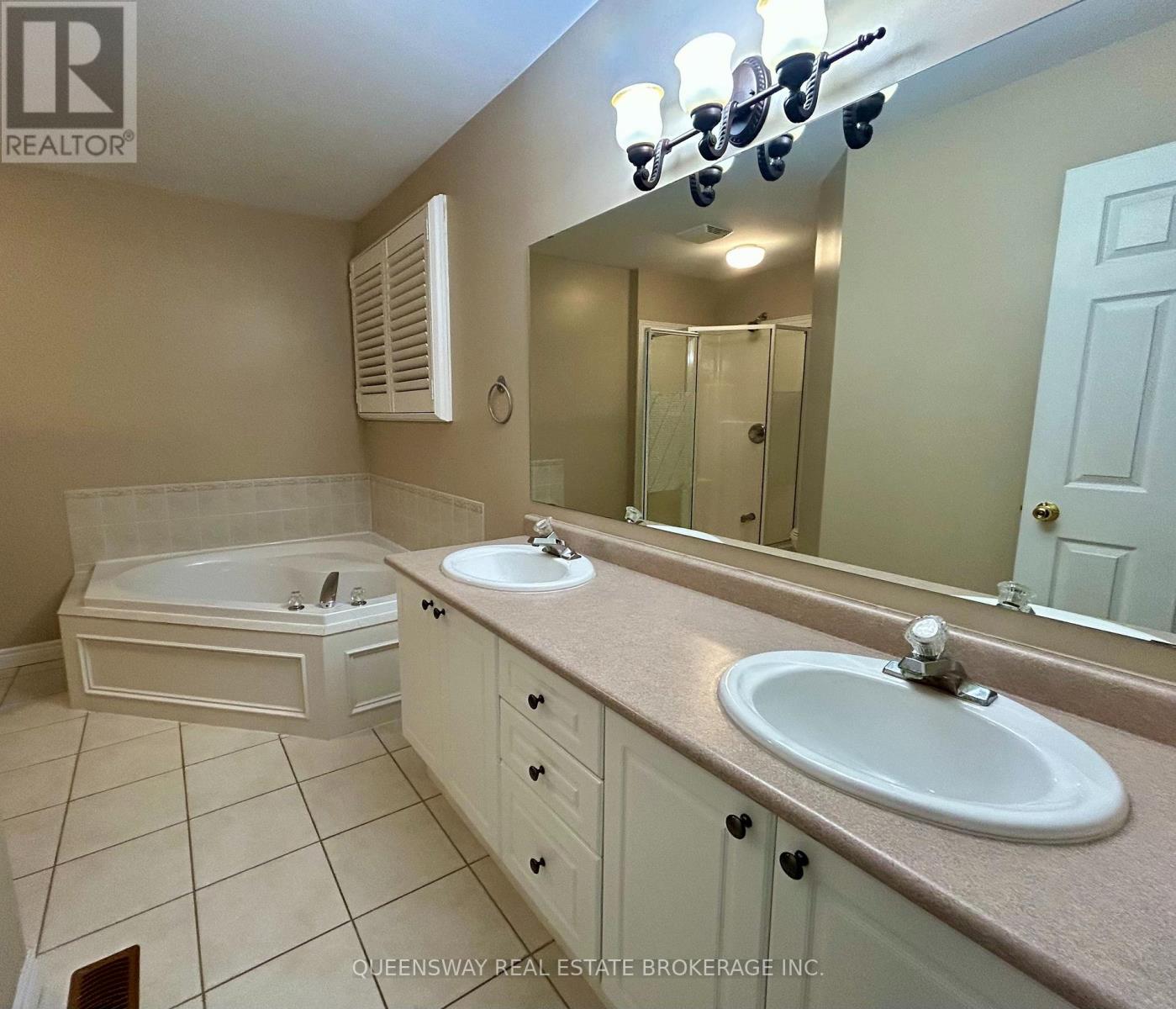 277 Ryerson Crescent, Oshawa, Ontario  L1G 8B7 - Photo 14 - E12659174