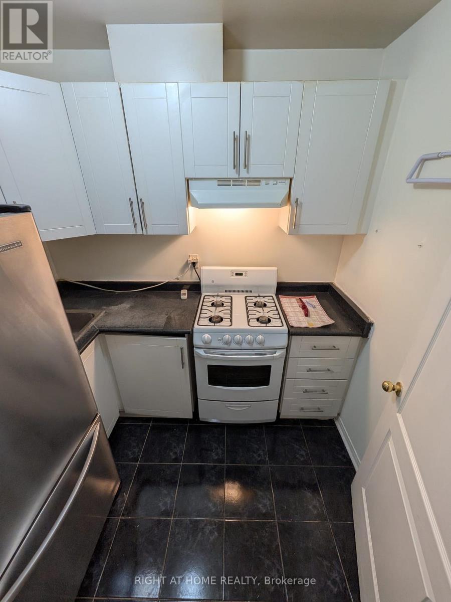 Main Floor - 5864 Delle Donne Drive, Mississauga, Ontario  L5M 7A3 - Photo 6 - W12525620