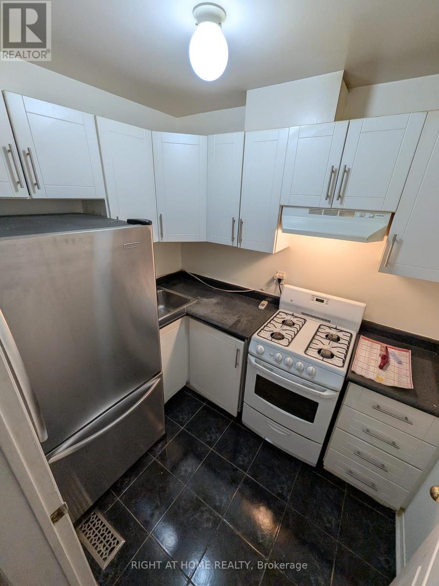 Main Floor - 5864 Delle Donne Drive, Mississauga, Ontario  L5M 7A3 - Photo 7 - W12525620