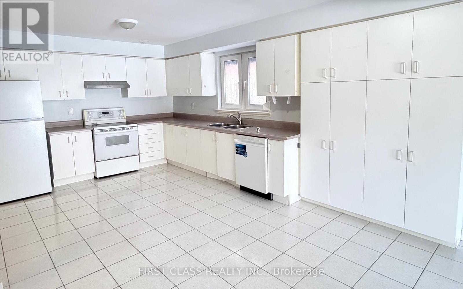 Main Fl - 238 N Lake Road, Richmond Hill, Ontario  L4E 2Z8 - Photo 2 - N12659188