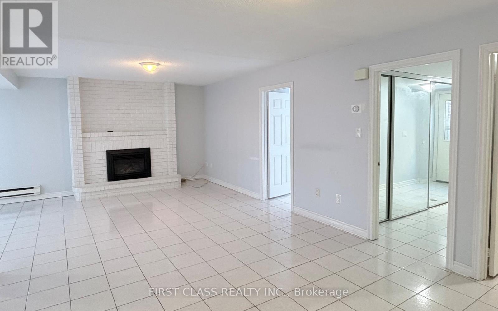 Main Fl - 238 N Lake Road, Richmond Hill, Ontario  L4E 2Z8 - Photo 4 - N12659188