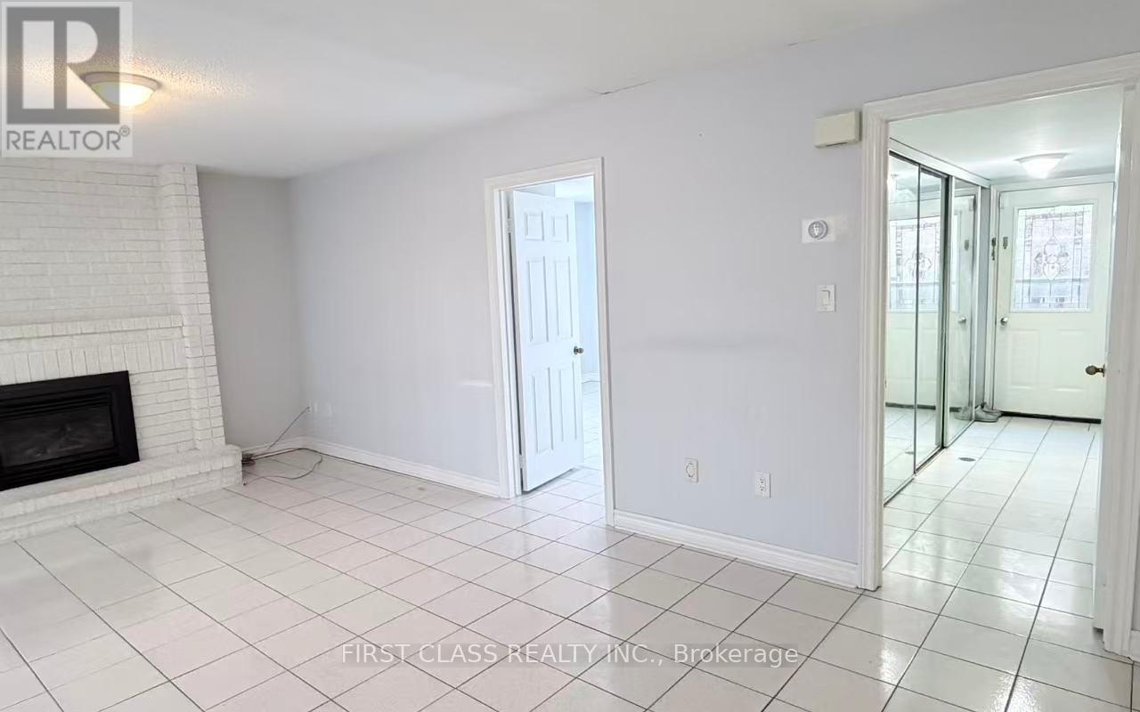 Main Fl - 238 N Lake Road, Richmond Hill, Ontario  L4E 2Z8 - Photo 5 - N12659188