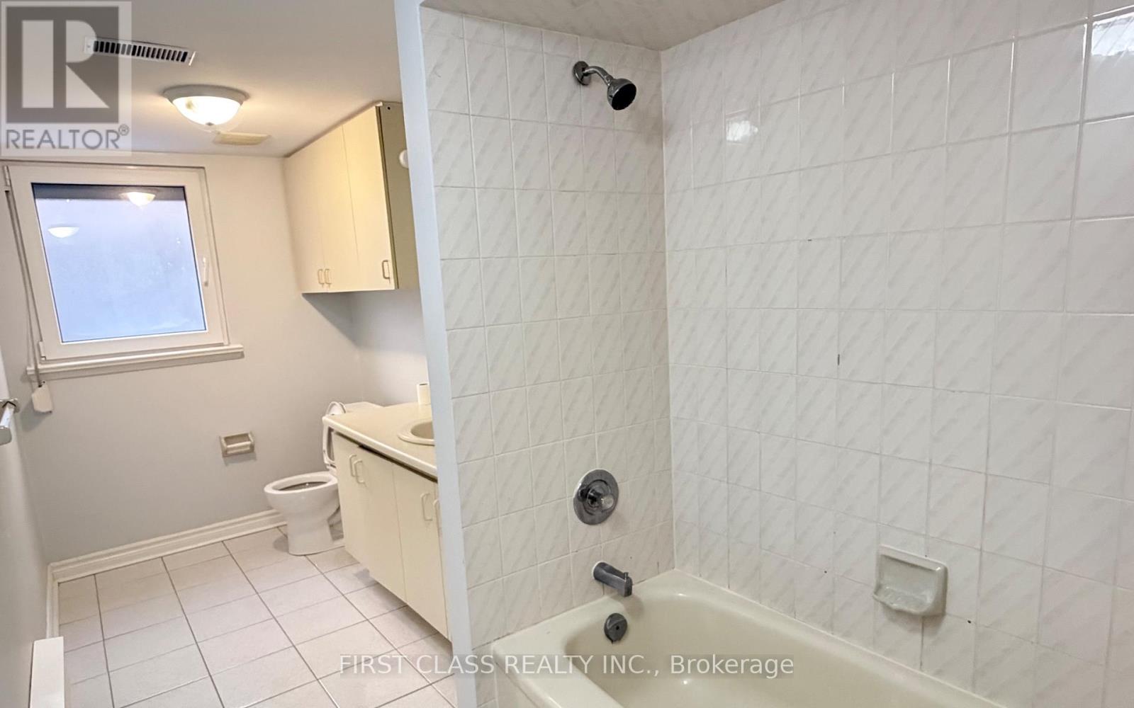 Main Fl - 238 N Lake Road, Richmond Hill, Ontario  L4E 2Z8 - Photo 8 - N12659188