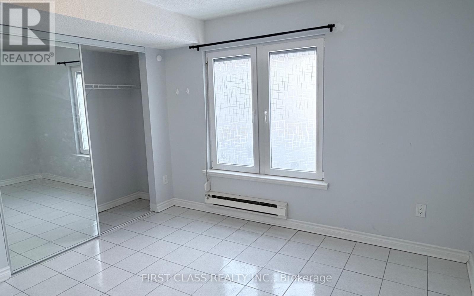 Main Fl - 238 N Lake Road, Richmond Hill, Ontario  L4E 2Z8 - Photo 9 - N12659188