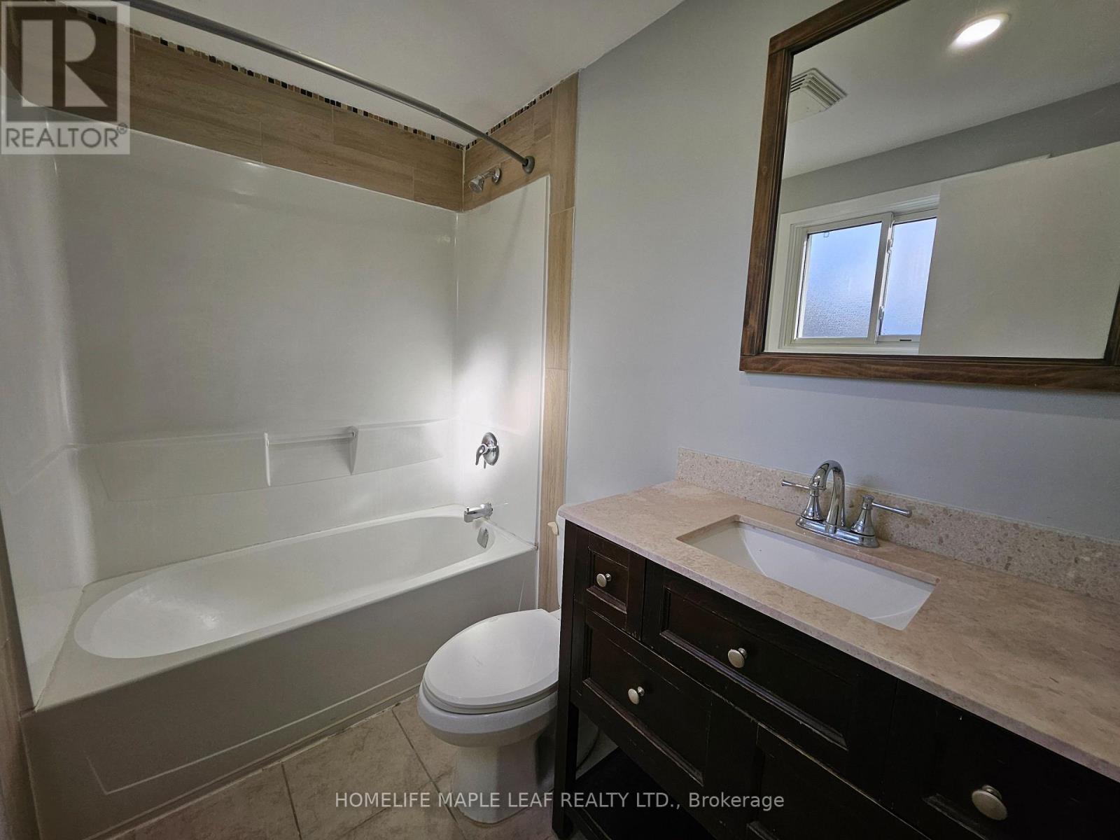 56 Helene Crescent, Waterloo, Ontario  N2L 5E5 - Photo 12 - X12659182