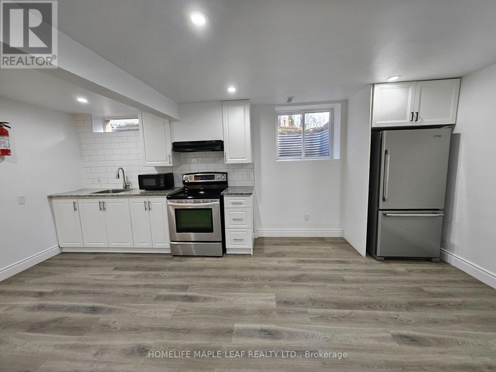 56 Helene Crescent, Waterloo, Ontario  N2L 5E5 - Photo 19 - X12659182