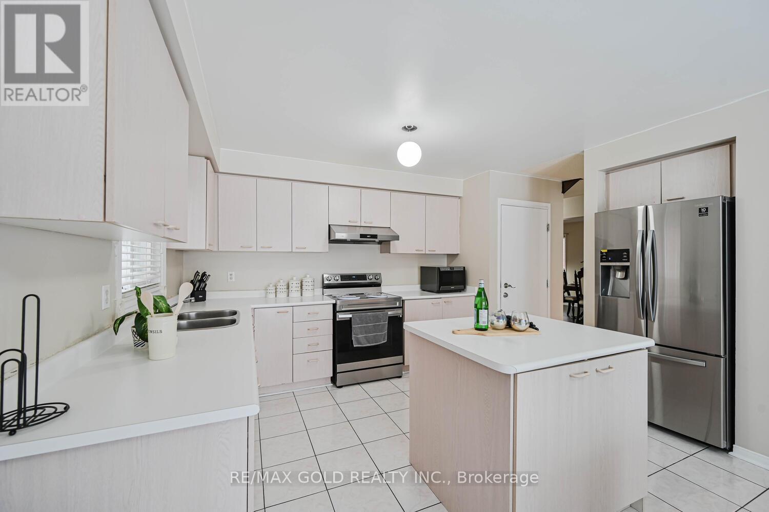 30 Foxtail Road, Brampton, Ontario  L6R 1E2 - Photo 13 - W12657738