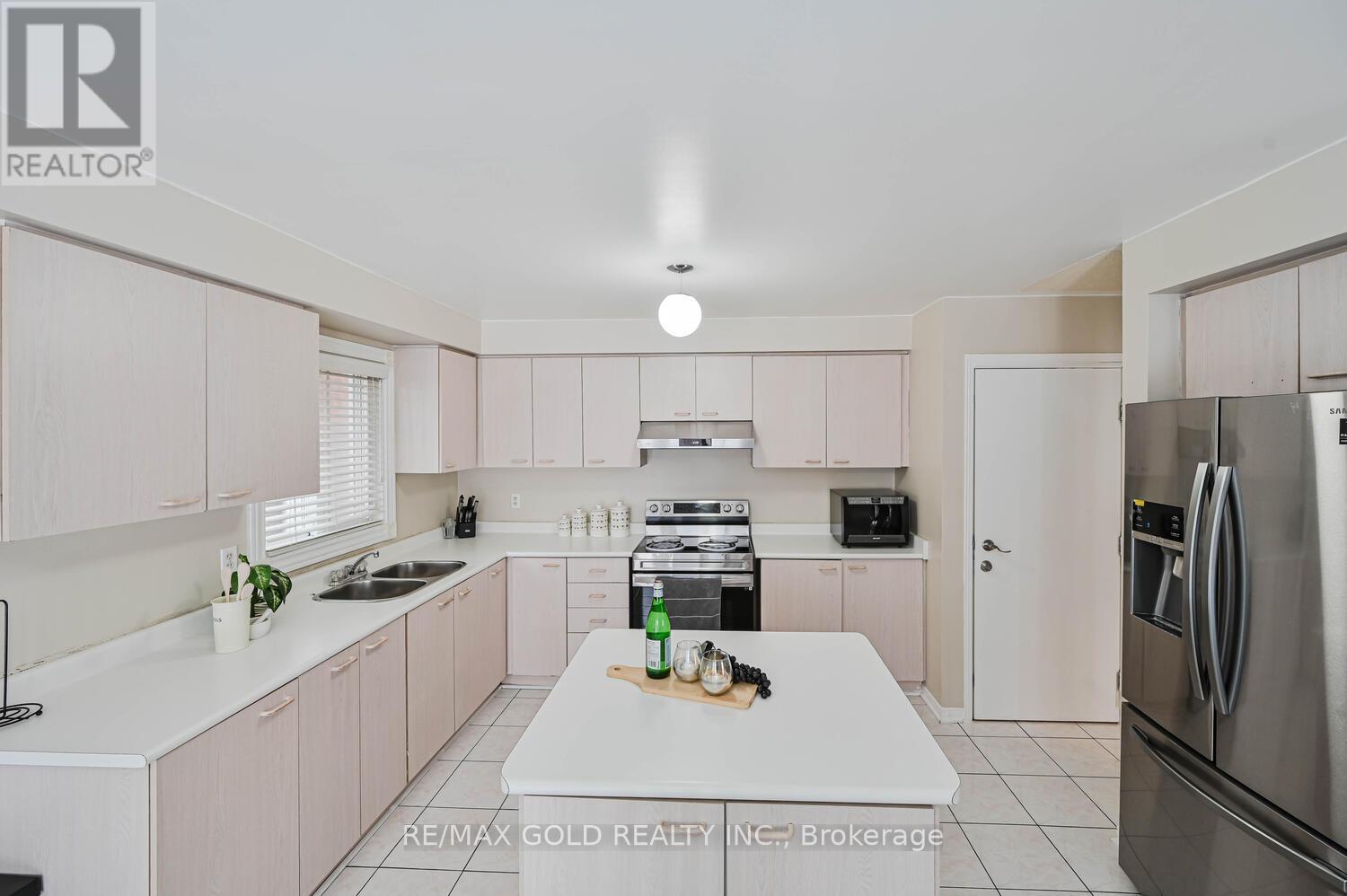 30 Foxtail Road, Brampton, Ontario  L6R 1E2 - Photo 12 - W12657738