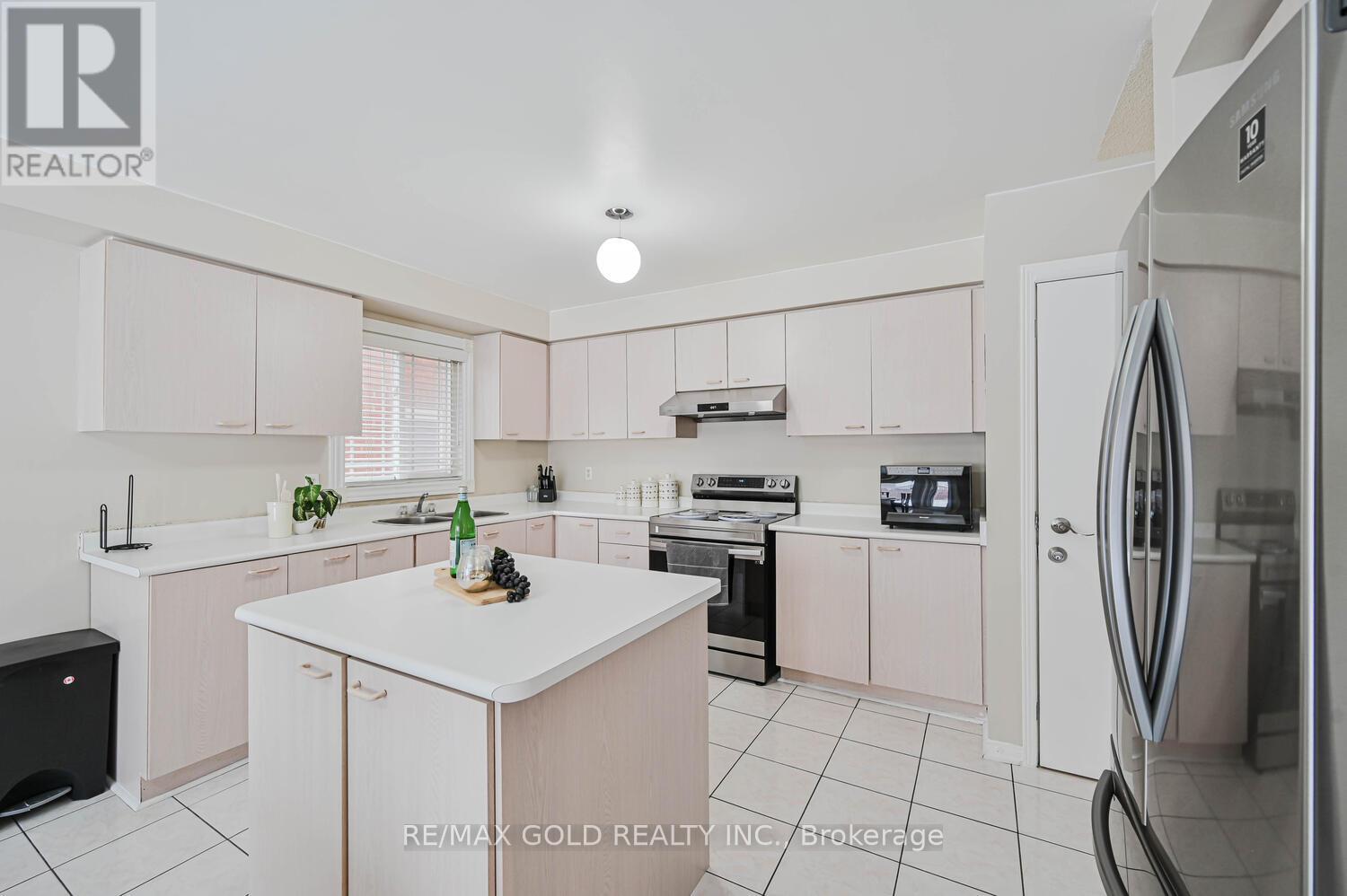 30 Foxtail Road, Brampton, Ontario  L6R 1E2 - Photo 14 - W12657738