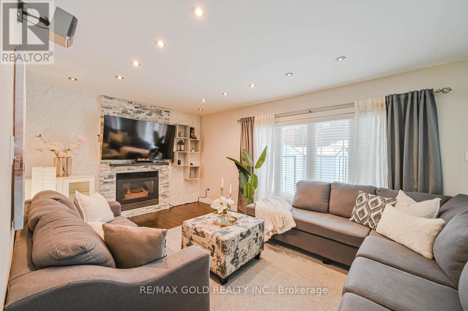 30 Foxtail Road, Brampton, Ontario  L6R 1E2 - Photo 3 - W12657738