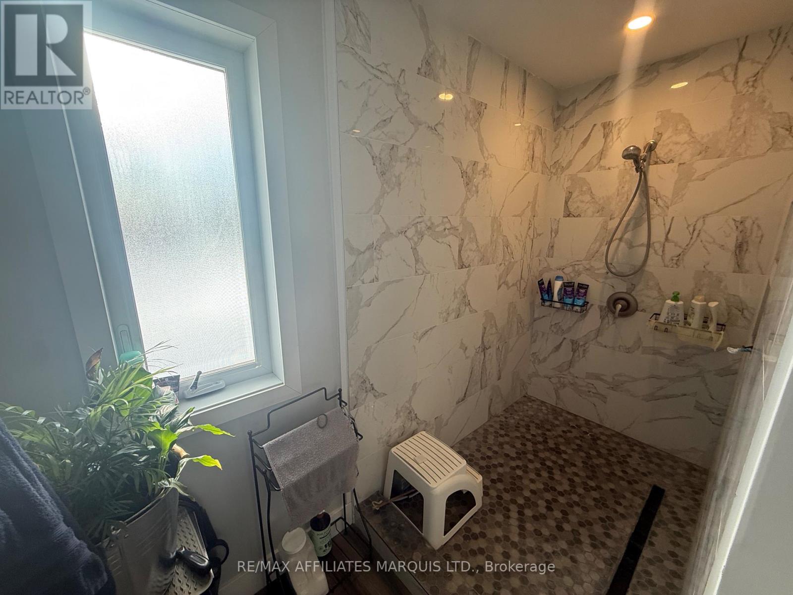 16980 Valade Road, South Stormont, Ontario  K0C 2A0 - Photo 11 - X12659202