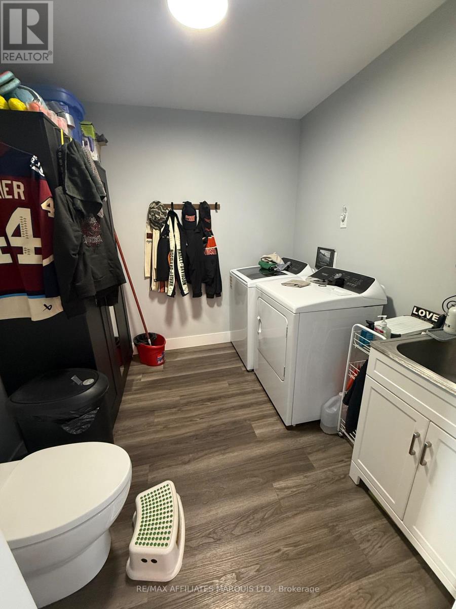 16980 Valade Road, South Stormont, Ontario  K0C 2A0 - Photo 15 - X12659202