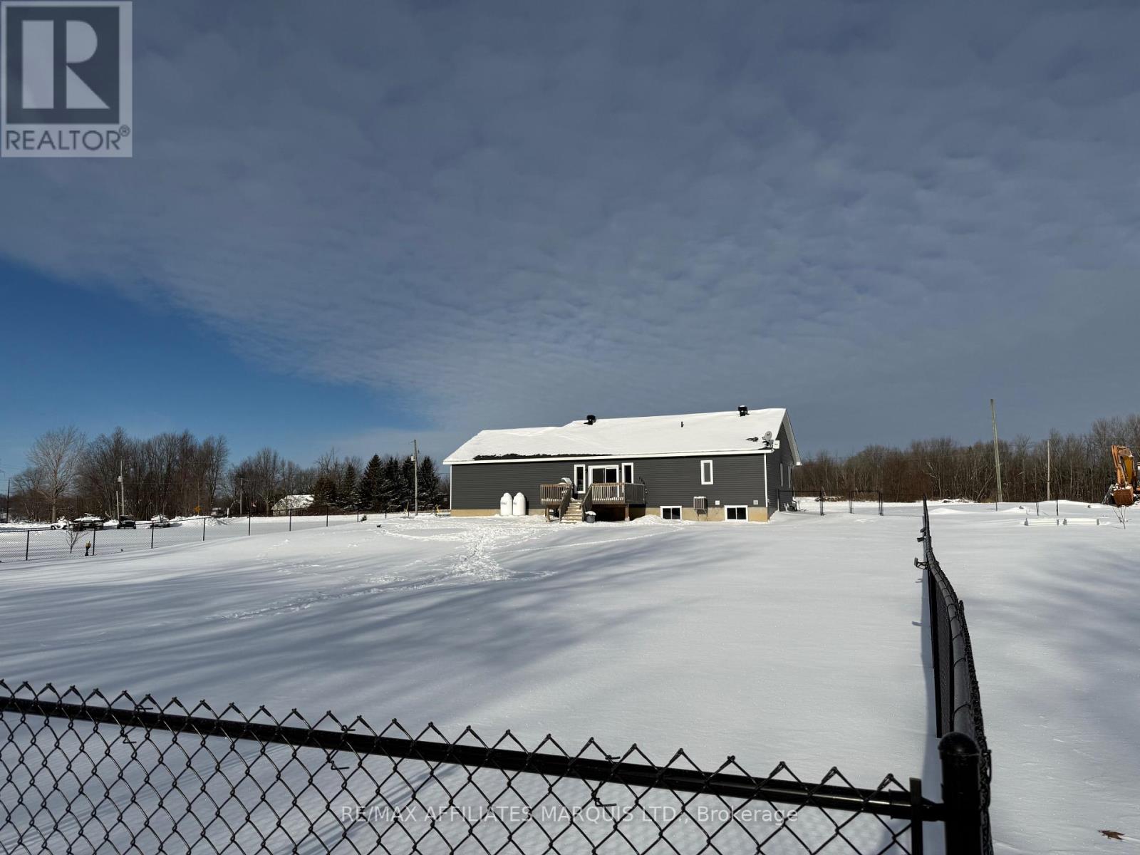 16980 Valade Road, South Stormont, Ontario  K0C 2A0 - Photo 4 - X12659202