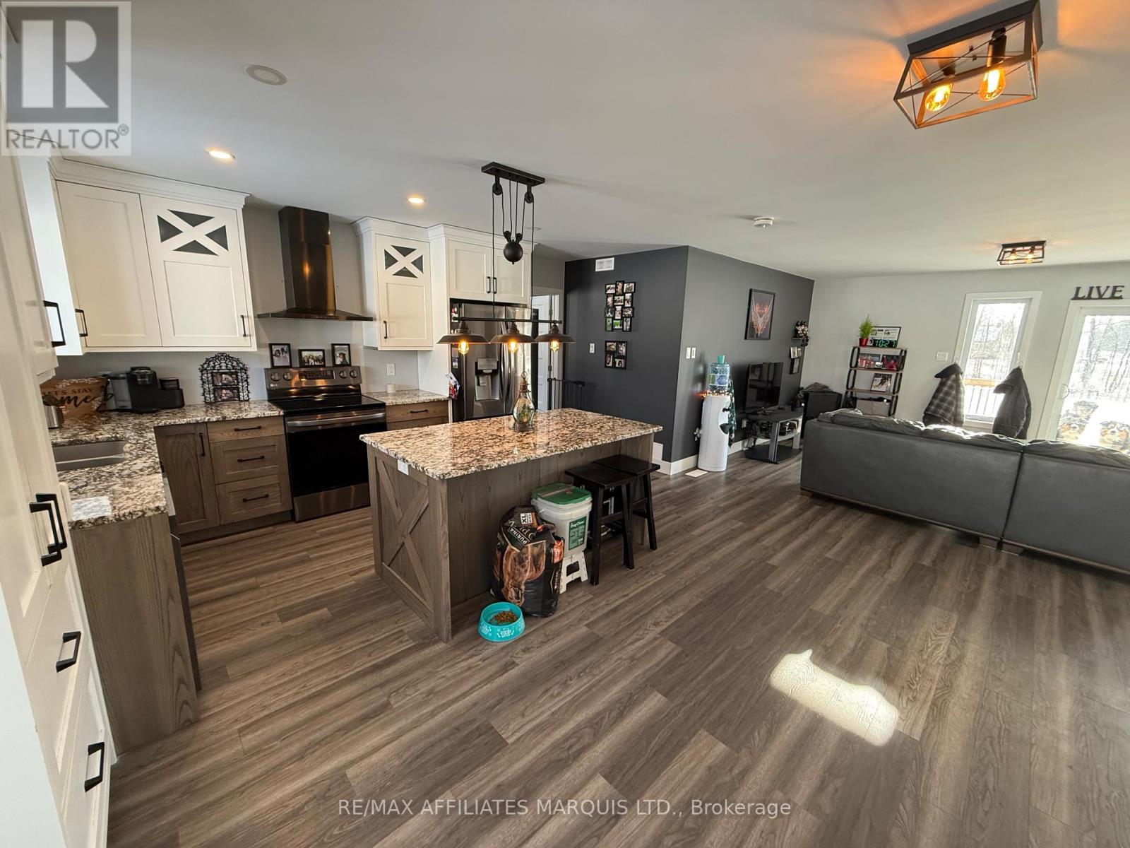 16980 Valade Road, South Stormont, Ontario  K0C 2A0 - Photo 5 - X12659202