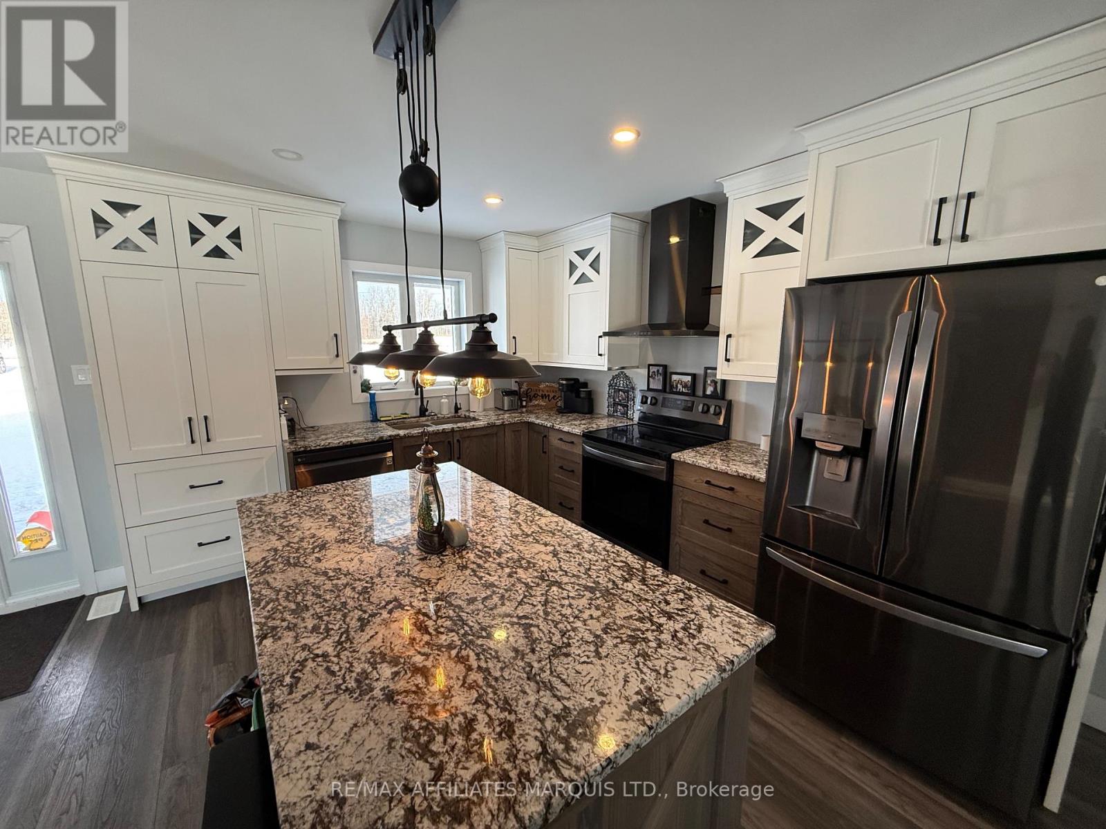 16980 Valade Road, South Stormont, Ontario  K0C 2A0 - Photo 8 - X12659202