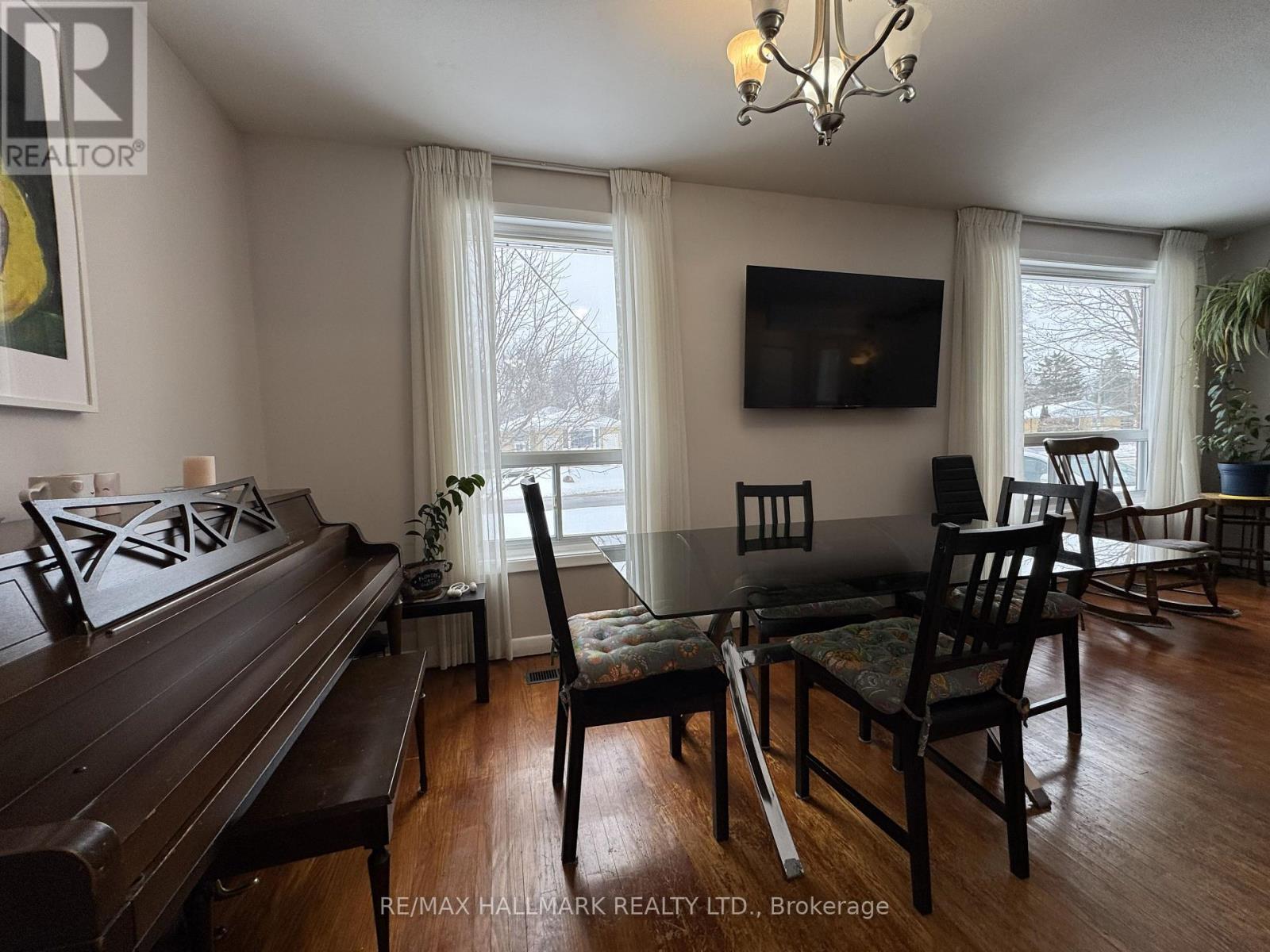 6 Bailey Crescent, Aurora, Ontario  L4G 2B3 - Photo 8 - N12659196