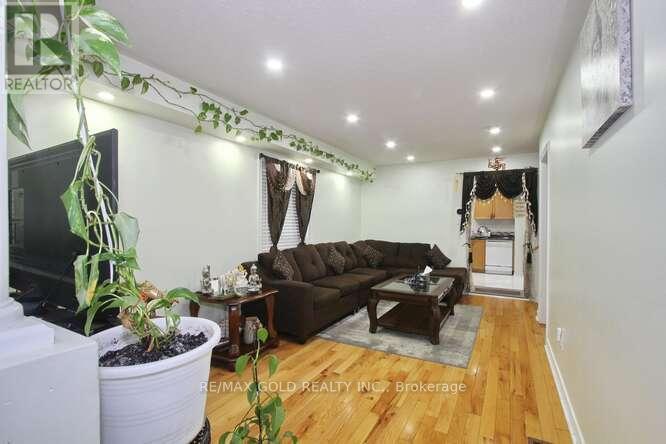 88 Ridgemore Crescent, Brampton, Ontario  L7A 2L5 - Photo 9 - W12654914