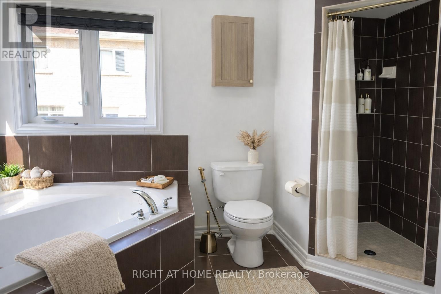 5343 Terry Fox Way, Mississauga, Ontario  L5V 0C5 - Photo 11 - W12659204