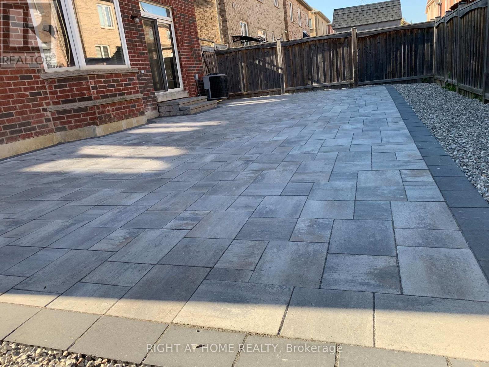 5343 Terry Fox Way, Mississauga, Ontario  L5V 0C5 - Photo 18 - W12659204