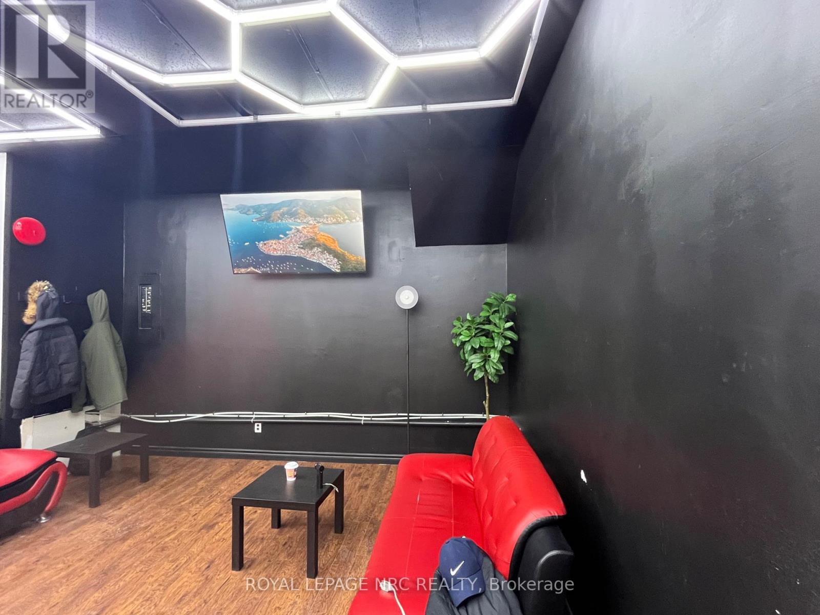 5824 Main Street, Niagara Falls, Ontario  L2G 5Z5 - Photo 5 - X12659210