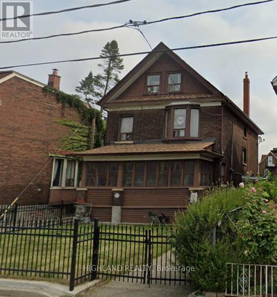 915 Lansdowne Ave, 2nd Floor Avenue E, Toronto, Ontario  M6H 3Z2 - Photo 1 - W12659214
