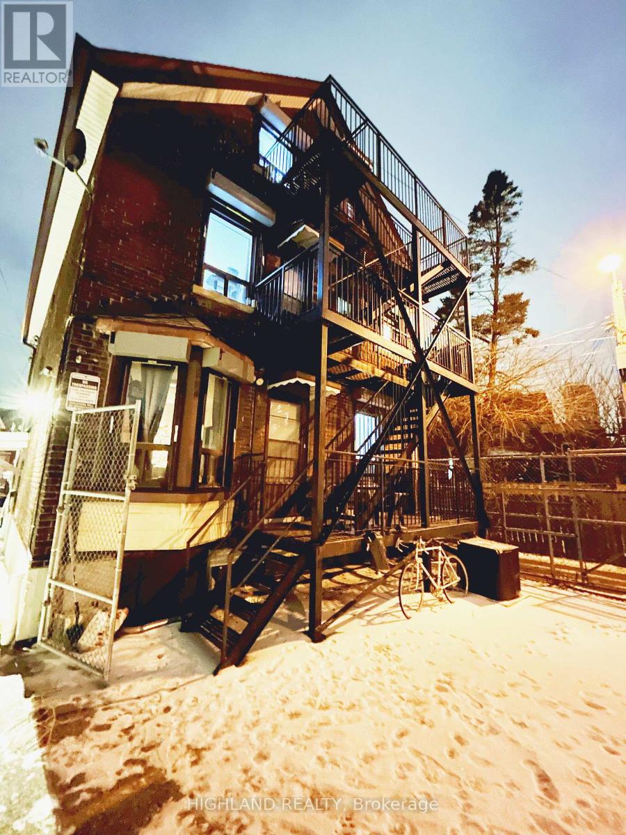 915 Lansdowne Ave, 2nd Floor Avenue E, Toronto, Ontario  M6H 3Z2 - Photo 11 - W12659214