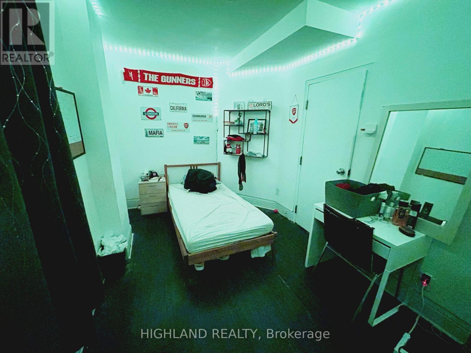 915 Lansdowne Ave, 2nd Floor Avenue E, Toronto, Ontario  M6H 3Z2 - Photo 5 - W12659214